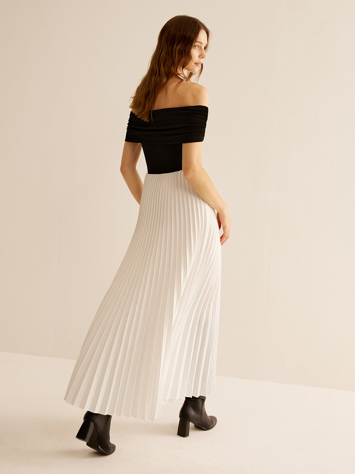 Off-Shoulder Panel Pleated Slit Dress