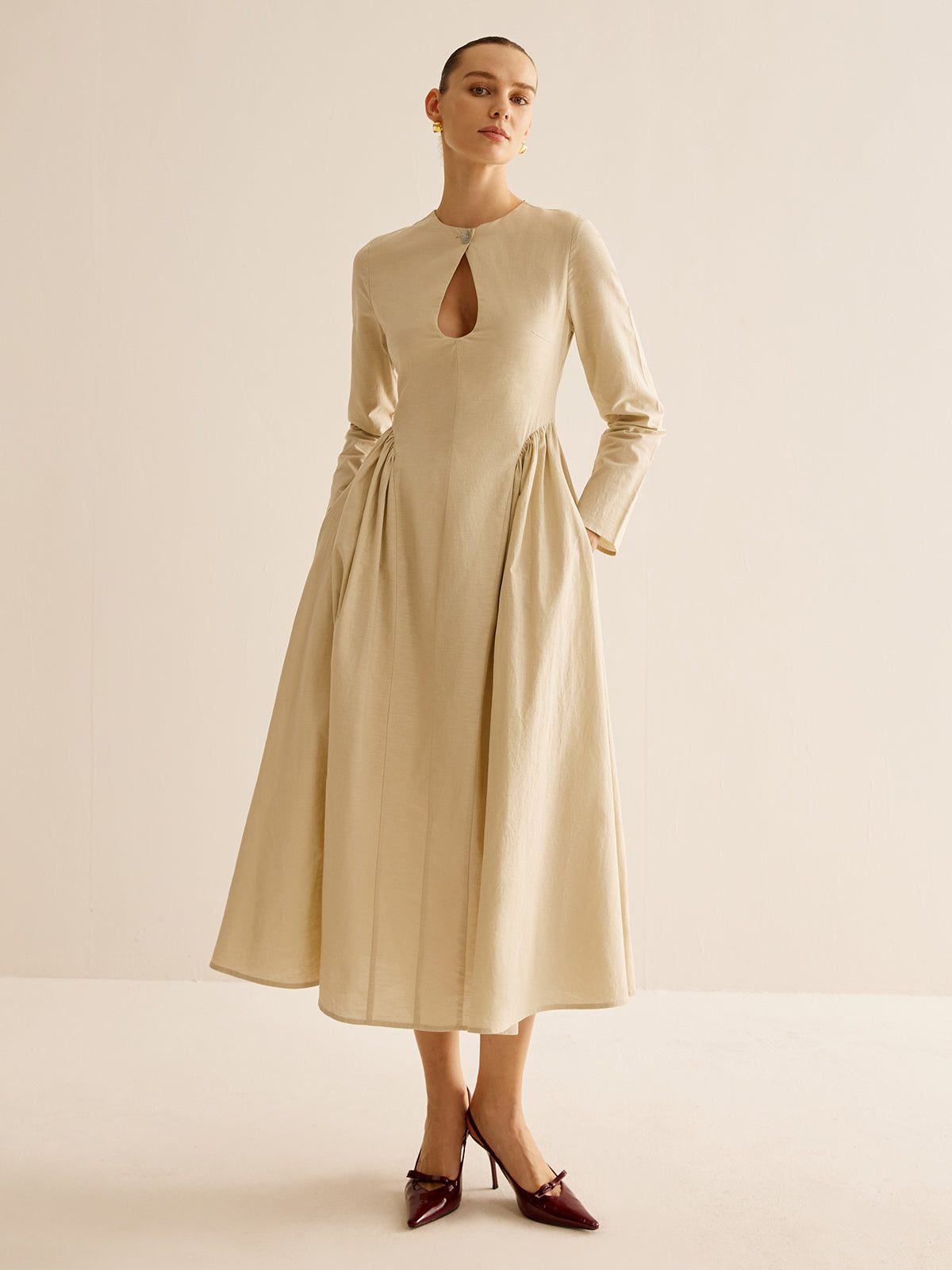 Keyhole Neckline Panel Pleated Dress